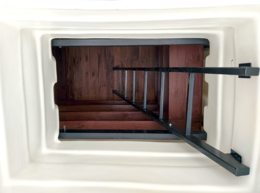 Wine-vault of plastic - wine cellar and bodega 1,5х1,5 m Cellar 150x150  We deliver our plastic cellars from a warehouse near Warsaw to your home in any EU country. 🍏 Regulatory documents Natural Fridge -  Offer