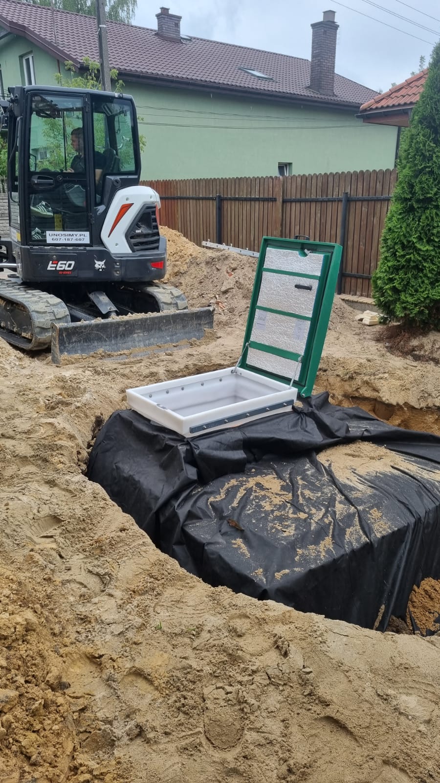 Erdkeller Modell 200x200 Die Fotos zeigen unsere installierten Garten Erdkeller bei Kunden. Erdkeller Modell 200x200 Natural Fridge  7.450  EUR inkl. MwSt. , zzgl.  Versandkosten