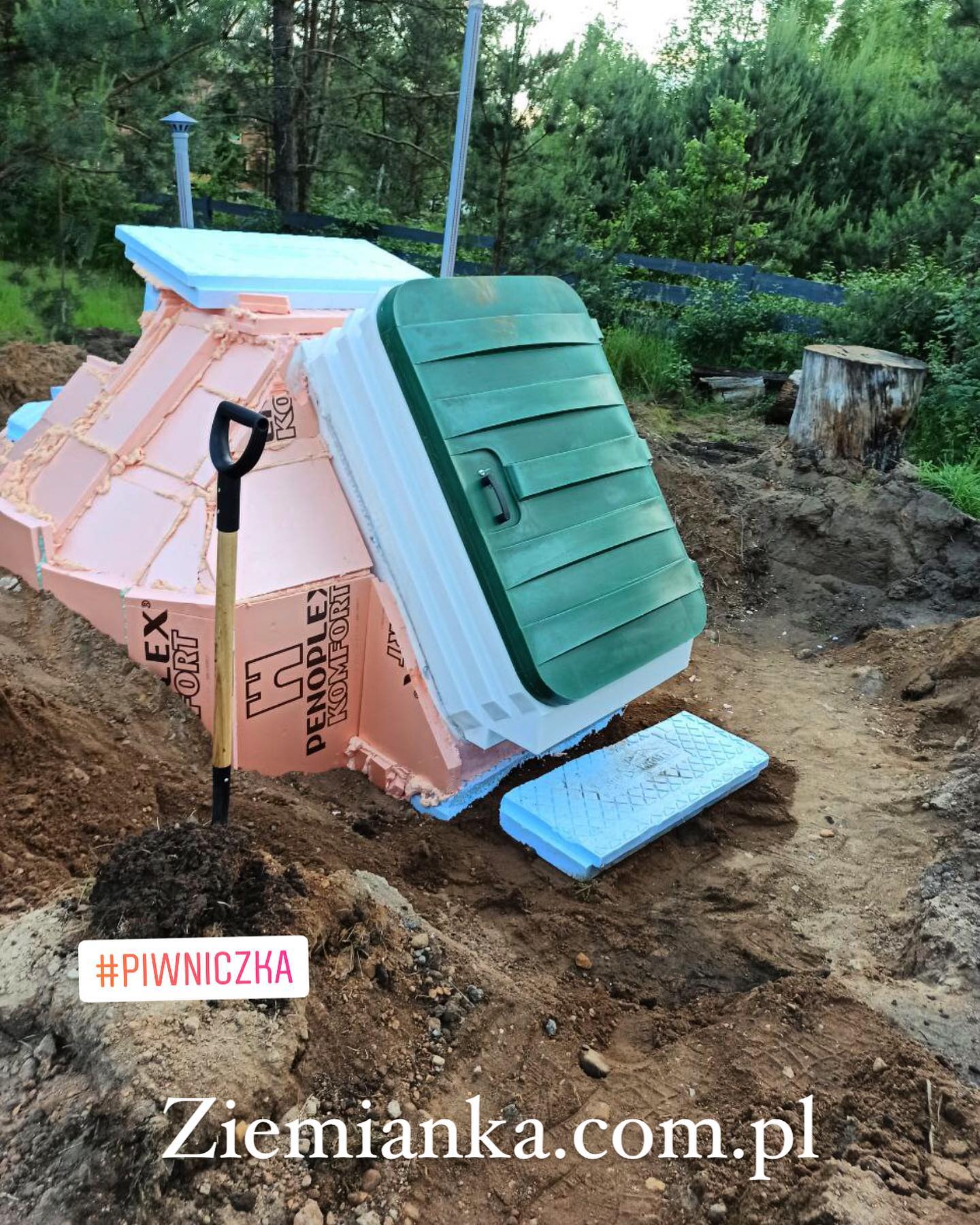 Erdkeller Modell 250 99 Fotos zeigen unsere installierten Keller bei Kunden.  Video Erdkeller Modell 250 Natural Fridge  7.740  EUR inkl. MwSt. , zzgl.  Versandkosten