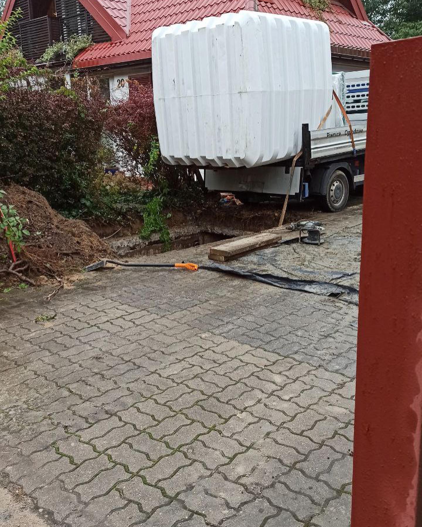 Erdkeller Modell 200x200 Die Kellermontage kann von jedem Erdbauunternehmen in Ihrer Nähe durchgeführt werden. Weitere Details zur Installation des Kellers finden  Erdkeller Modell 200x200 Natural Fridge  7.450  EUR inkl. MwSt. , zzgl.  Versandkosten