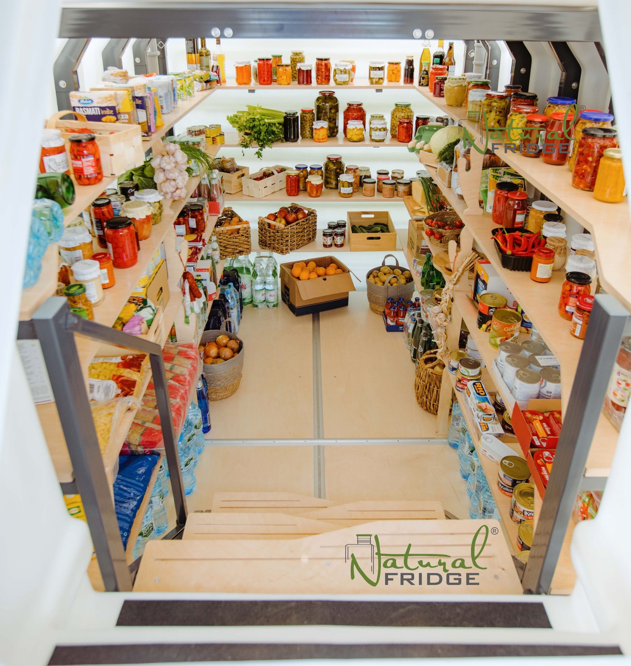 Erdkeller Modell 200x350 Konserven aufnehmen.  Internes Design Erdkeller Modell 200x350 Natural Fridge  10.870  EUR inkl. MwSt. , zzgl.  Versandkosten