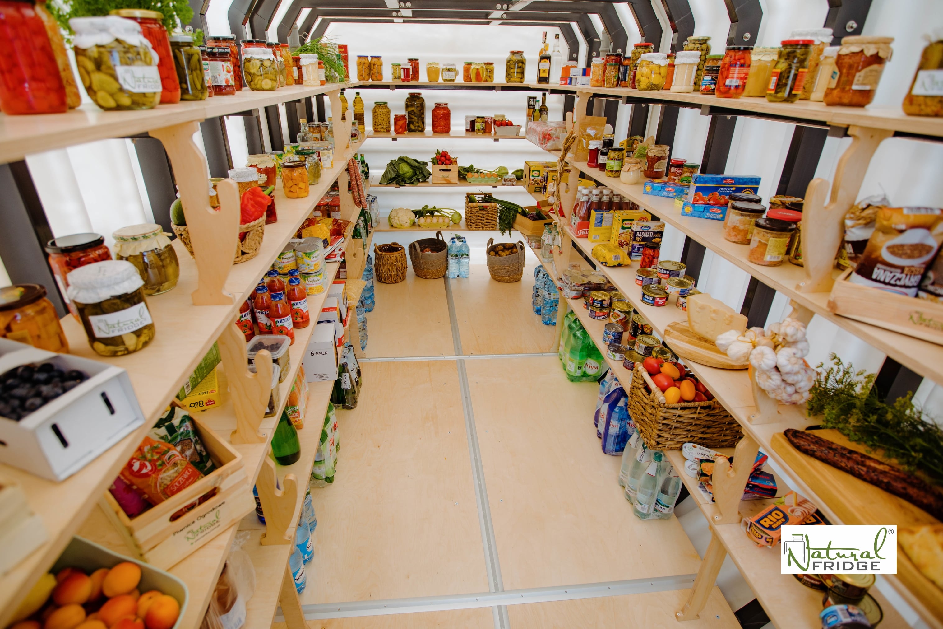 Erdkeller Modell 200x480 4 Reihen breite Regale. Unser Einbaum bietet viel Stauraum. Die Regale sind auf einem Stahlrahmen montiert und können große Mengen an  Erdkeller Modell 200x480 Natural Fridge  14.460  EUR inkl. MwSt. , zzgl.  Versandkosten