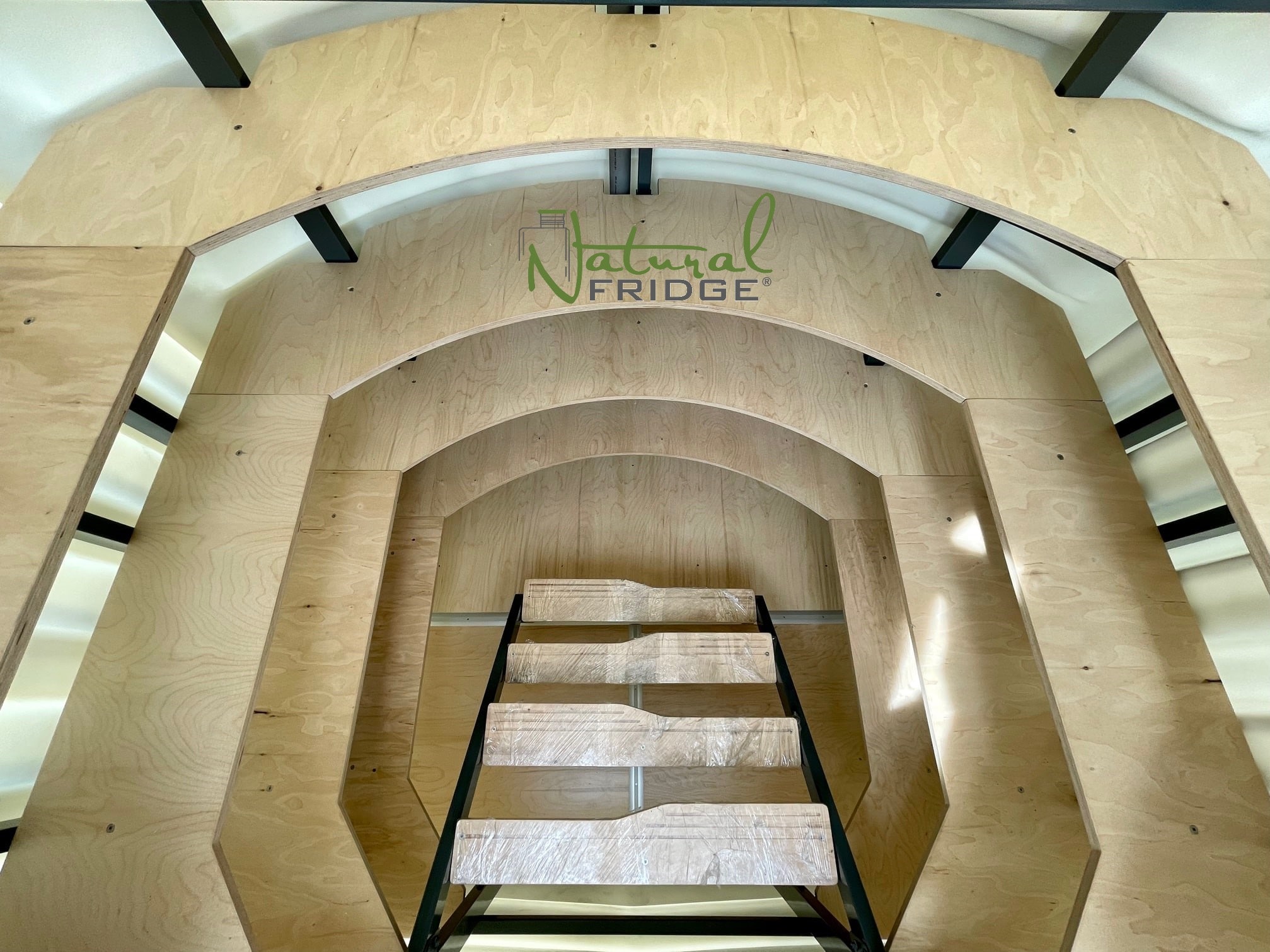 Keller aus Plastik Natural FRIDGE ® und Speisekammer absolut dicht, abmessung 2,0 m x 1,75 m mit einem abfallenden Eingang Naturkühlschrank – Das ist ein gutes Produkt, mit Regalen ausgestattet, Treppen  🍏 Vorschriften Natural Fridge -  Angebot