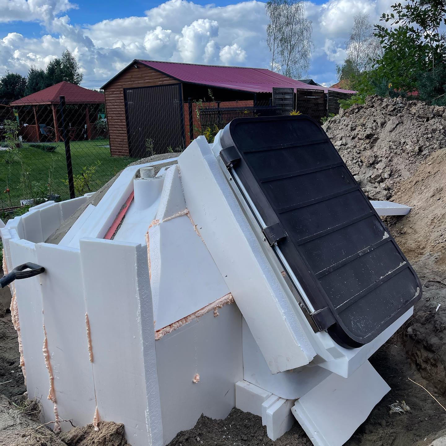 Erdkeller Modell 250 99 Fotos zeigen unsere installierten Keller bei Kunden.  Video Erdkeller Modell 250 Natural Fridge  7.740  EUR inkl. MwSt. , zzgl.  Versandkosten