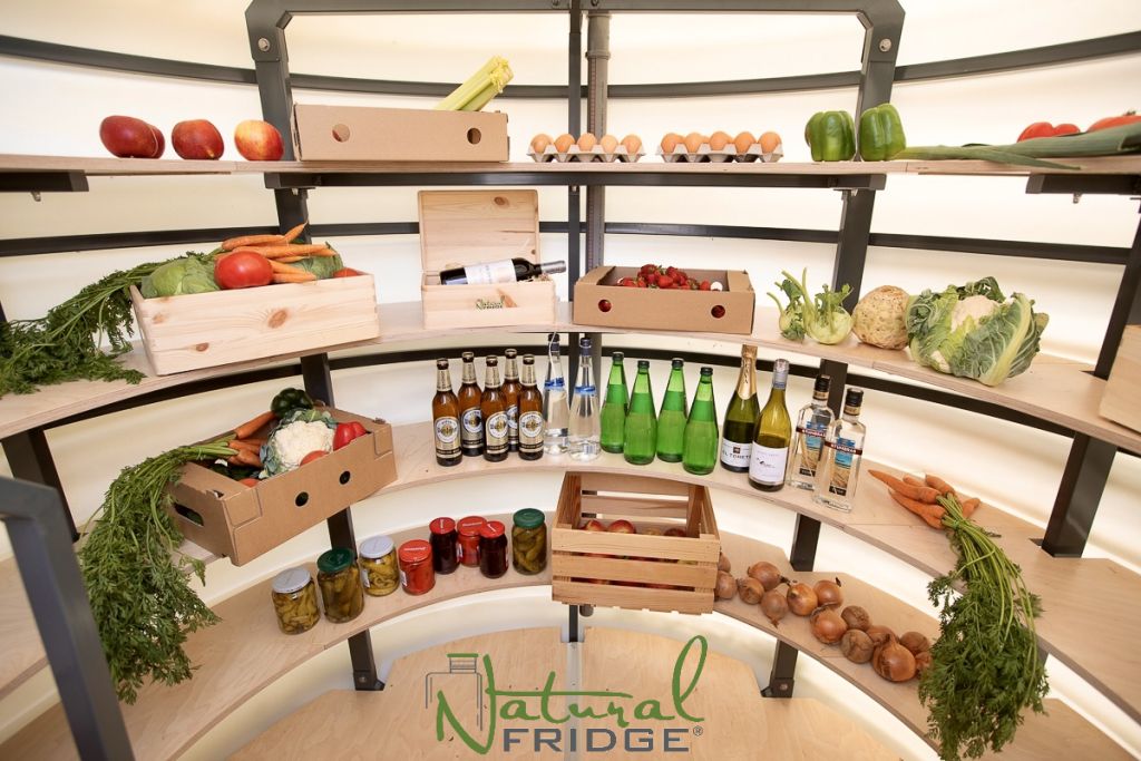 Fertig Erdkeller aus Polen Natural FRIDGE 2,5m geneigtem Eingang - Montage des Keller im Garten, Weinkeller Berlin, Deutschland, 2022 Erdkeller Modell 250  Wir liefern unsere Kunststoffkeller von unserem  🍏 Vorschriften Natural Fridge -  Angebot
