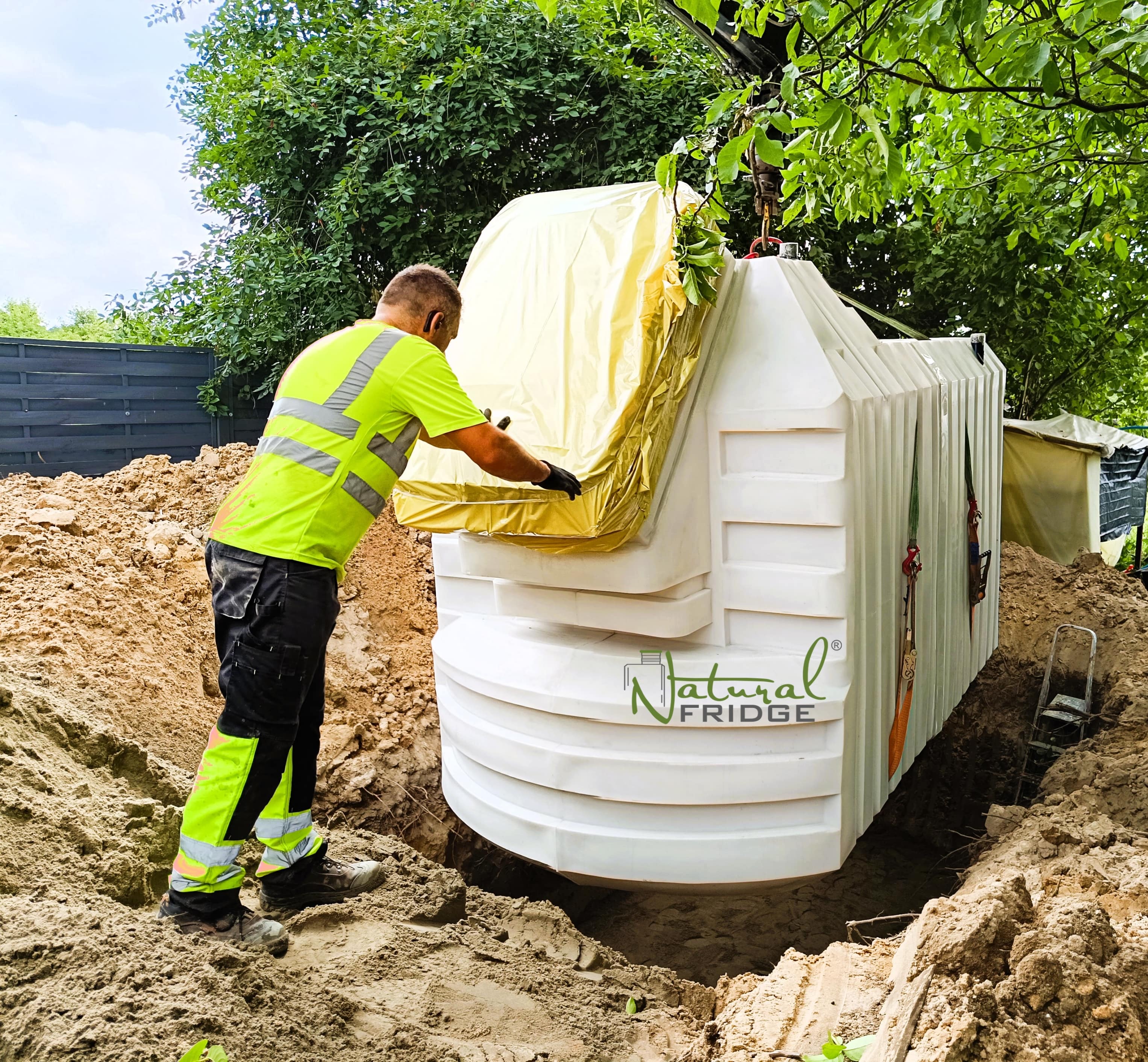 Piotrkow Trybunalski, Poland, 07/2023 Details zur Montage des Kellers finden Sie im technischen Datenblatt, das wir Ihnen auf Anfrage zusenden.  Versand Erdkeller Modell 200x350 Natural Fridge  10.870  EUR inkl. MwSt. , zzgl.  Versandkosten