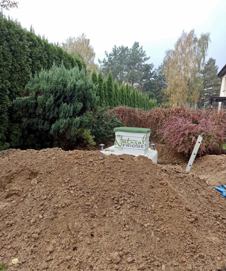 Plastikkeller und Speisekammer absolut dicht, abmessung 1,5х1,5 m und bauten Erd- und Steinkeller. Beton hat Stein ersetzt, Kunststoff hat alles ersetzt. Grundwasser dringt nicht in Kunststoff ein.  🍏 Vorschriften Natural Fridge -  Angebot