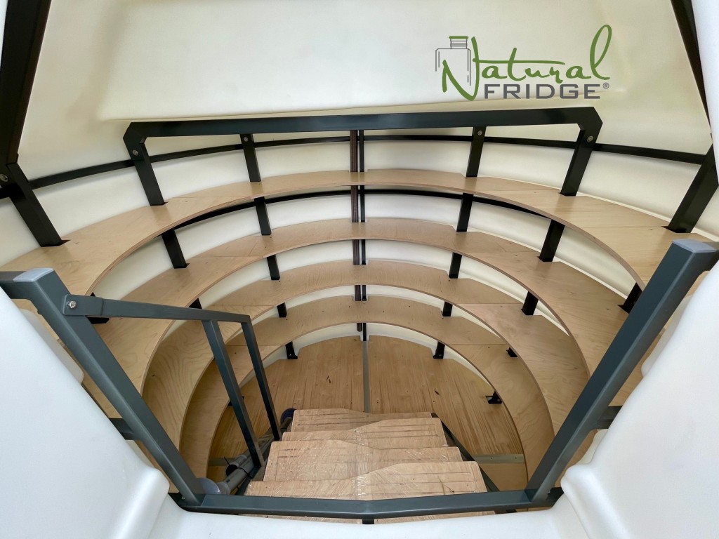 Fertig Erdkeller aus Polen Natural FRIDGE 2,5m geneigtem Eingang - Montage des Keller im Garten, Weinkeller Berlin, Deutschland, 2022 Deutschland. © 2017-2023 BPR-PLASTECH Sp. z o. o. 🍏 Vorschriften Natural Fridge -  Angebot
