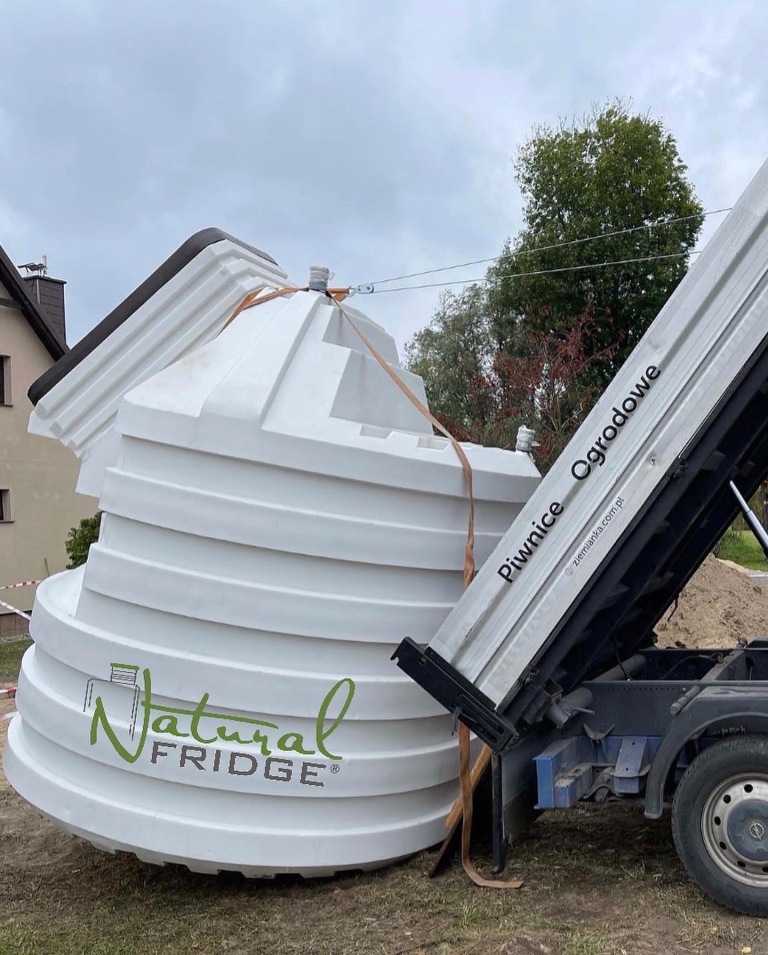 Fertig Keller im Garten aus Polen Natural FRIDGE 2,5m geneigtem Eingang - Montage des Keller im Garten, Weinkeller Berlin, Deutschland, 2022 Erdkeller Modell 250  Wir liefern unsere Kunststoffkeller  🍏 Vorschriften Natural Fridge -  Angebot