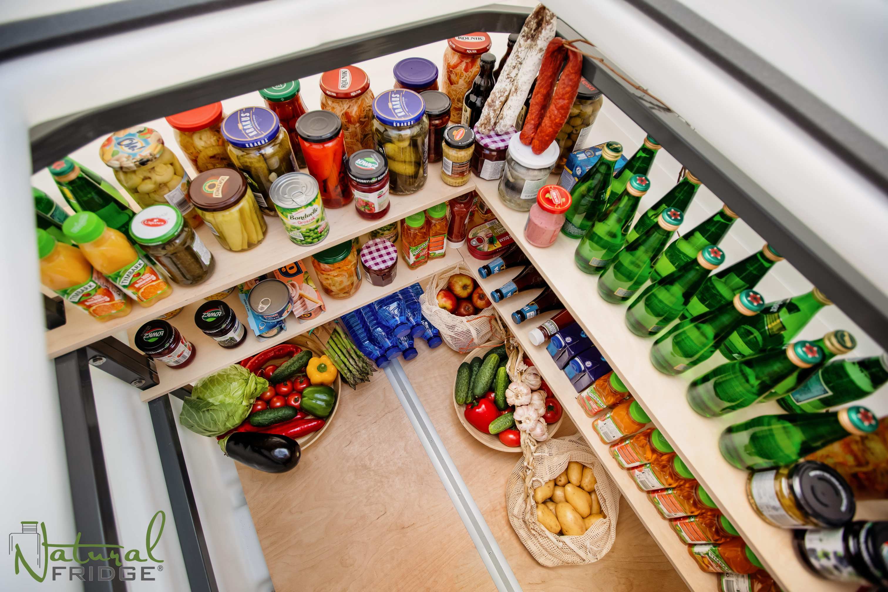 Erdkeller Modell 120x160 Der Erdkeller ist innen mit einem Stahlrahmen verstärkt, der mit einer Polymerschicht bedeckt ist. Es versteift den Erdkeller zusätzlich  Erdkeller Modell 120x160 Natural Fridge  2.350  EUR inkl. MwSt. , zzgl.  Versandkosten