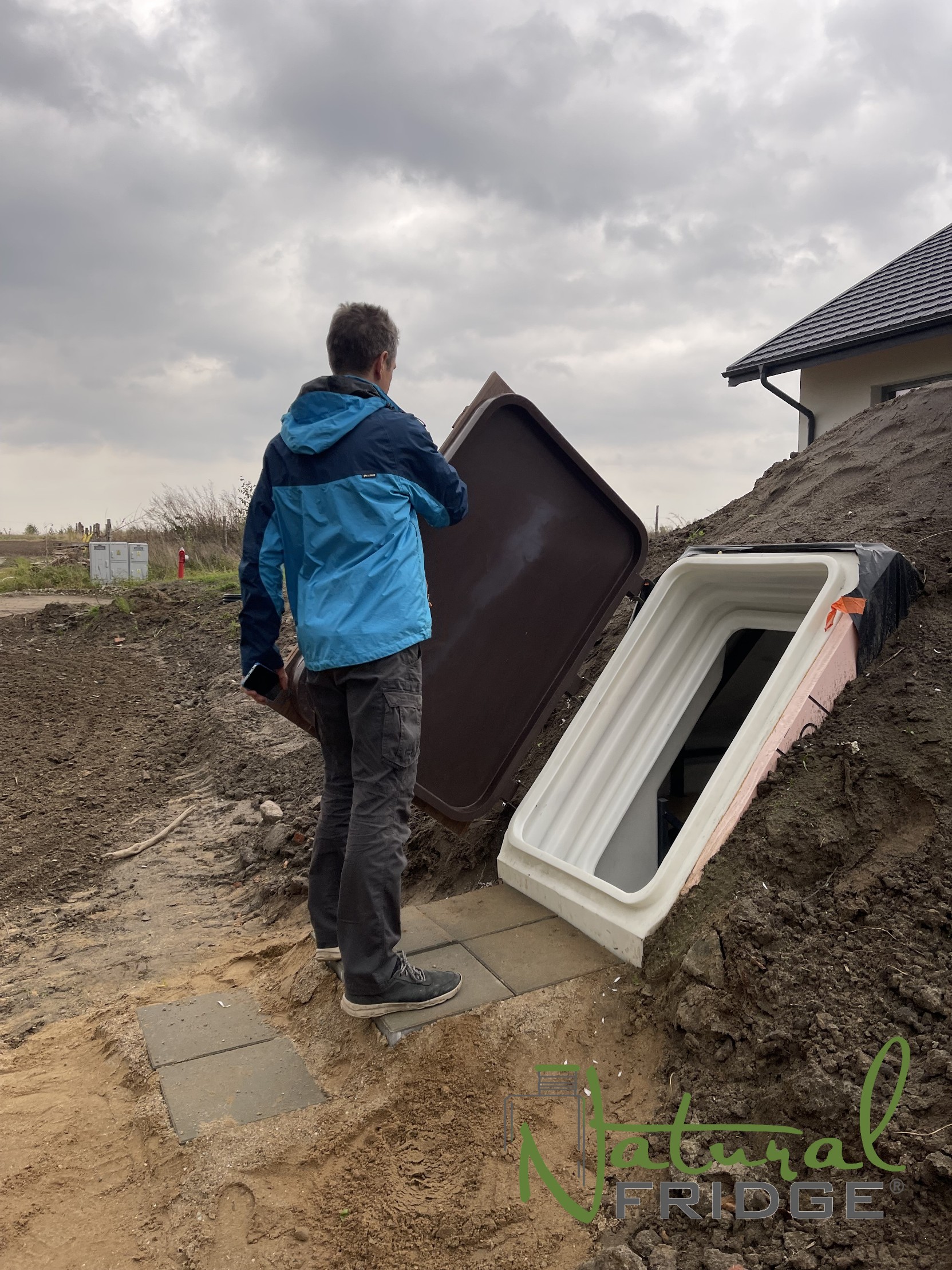 Erdkeller Modell 250 99 Fotos zeigen unsere installierten Keller bei Kunden.  Video Erdkeller Modell 250 Natural Fridge  7.740  EUR inkl. MwSt. , zzgl.  Versandkosten