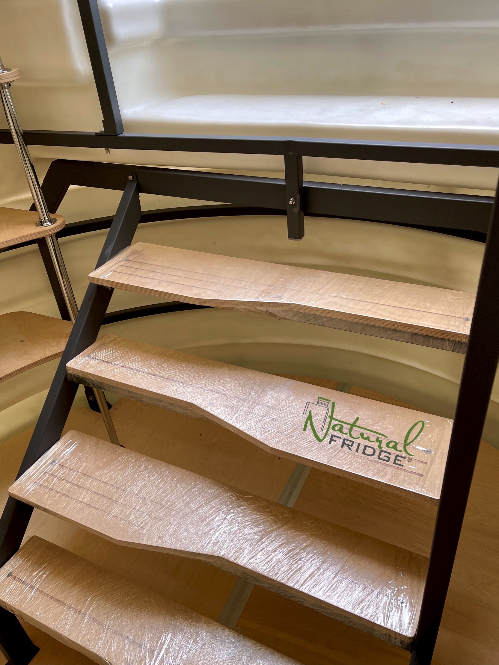 Weinkeller aus Kunststoff Körper Weinkeller 250 Natural Fridge  9.290  EUR inkl. MwSt. , zzgl.  Versandkosten