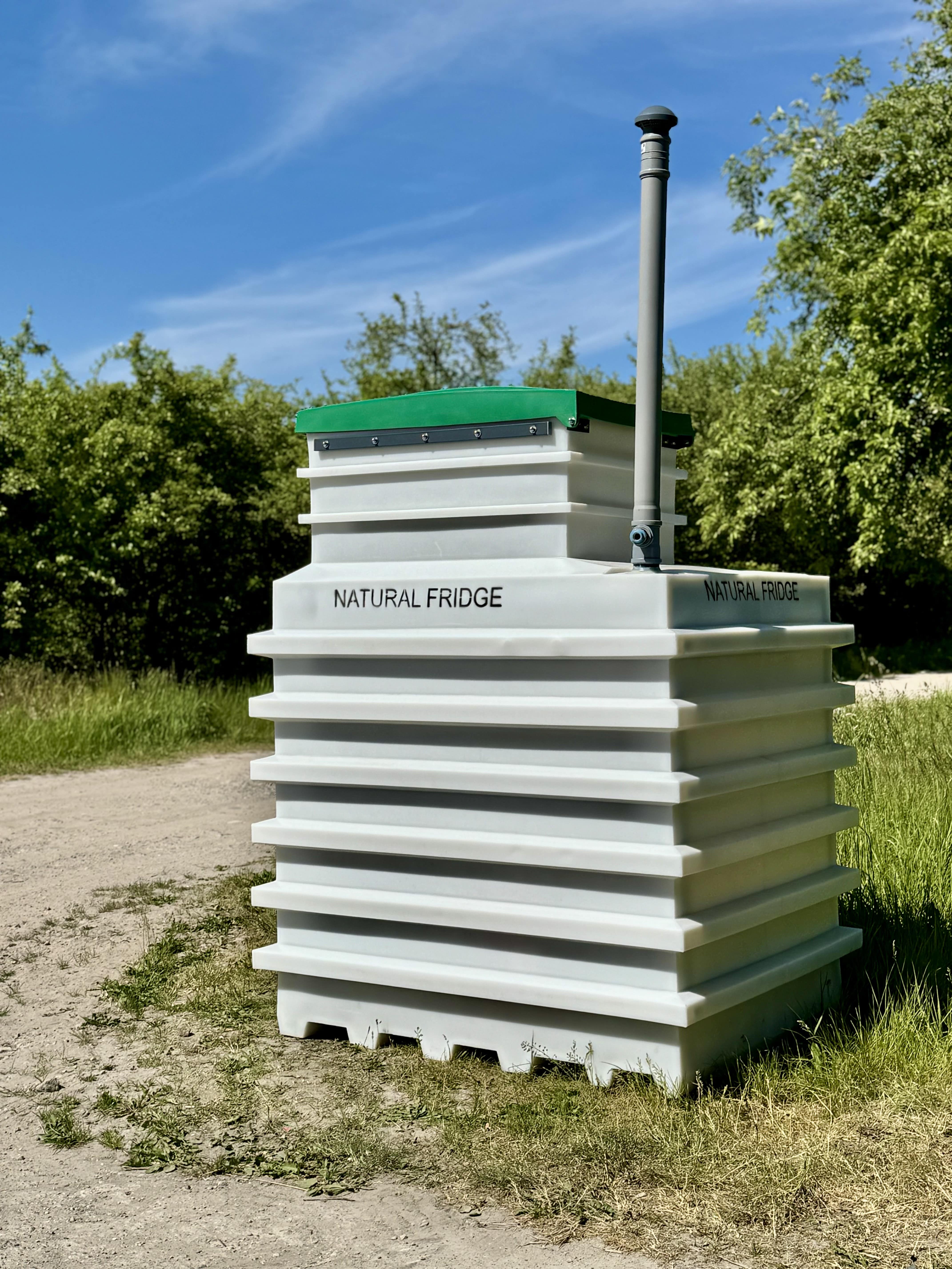Zwei in einem — Weinkeller und Luftschutzbunker — Sicherheit mit Geschmack Alle Materialien lebensmittelgeeignet. Körper aus recycelbarem Polyethylen. Weinkeller 130x160 Natural Fridge  4.360  EUR inkl. MwSt. , zzgl.  Versandkosten