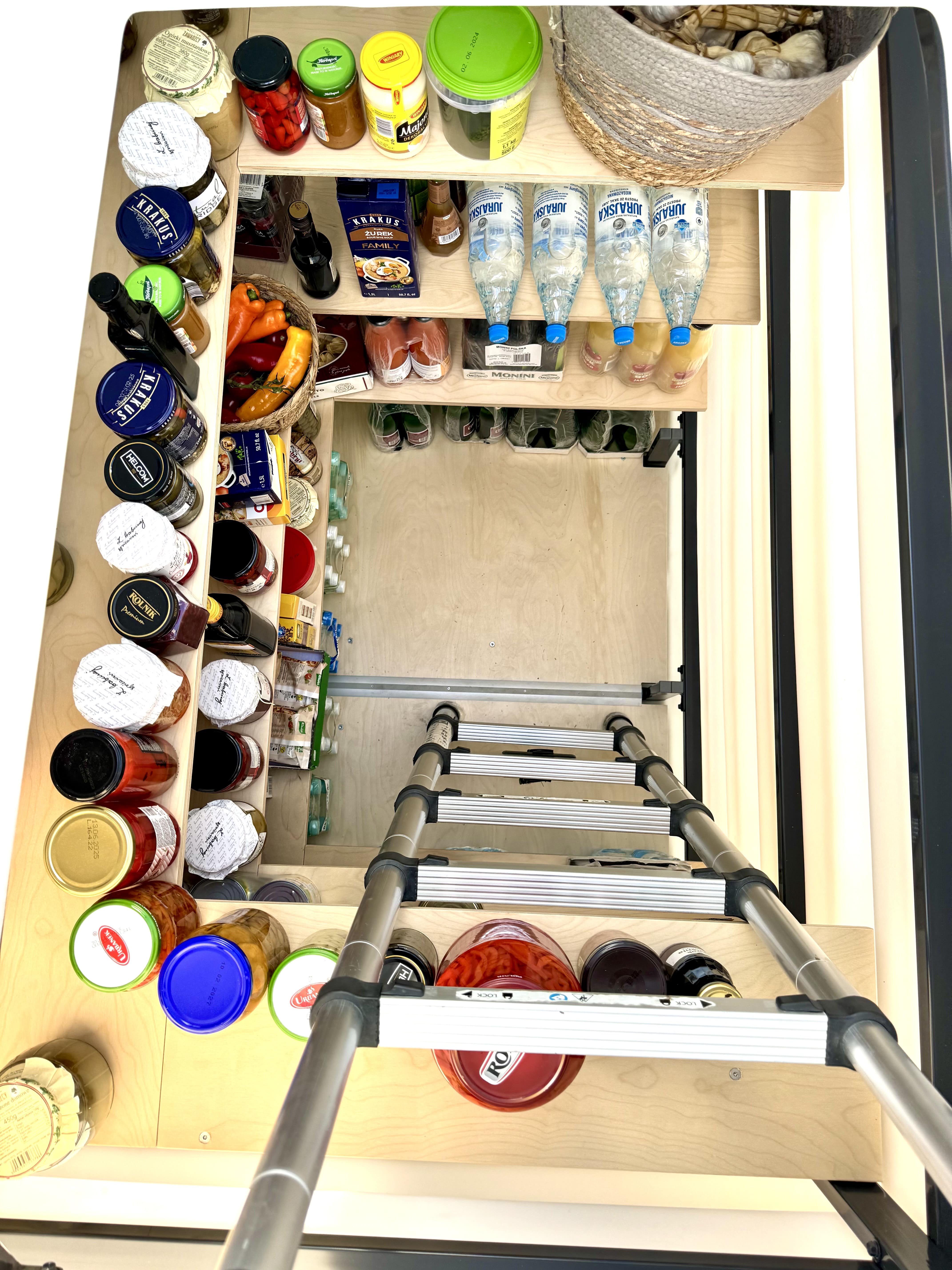 Erdkeller Modell 130x160 Der Erdkeller ist innen mit einem Stahlrahmen verstärkt, der mit einer Polymerschicht bedeckt ist. Es versteift den Erdkeller zusätzlich  Erdkeller Modell 130x160 Natural Fridge  3.640  EUR inkl. MwSt. , zzgl.  Versandkosten