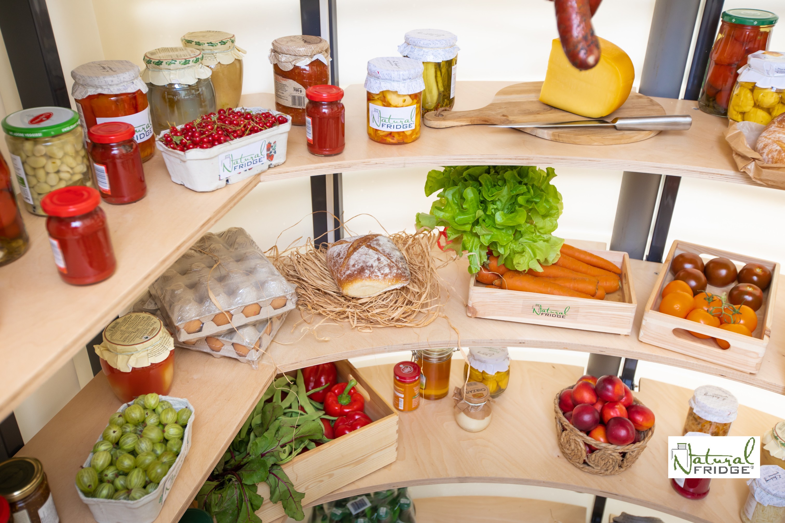 Cellar 200x175 4 rows of wide shelves. Our dugout has a lot of storage space. He shelves are mounted on a steel frame and can hold large amounts of preserves.  Internal design 🍏 Cellar 200x175 Natural Fridge Gross price  7,739  EUR  Offer