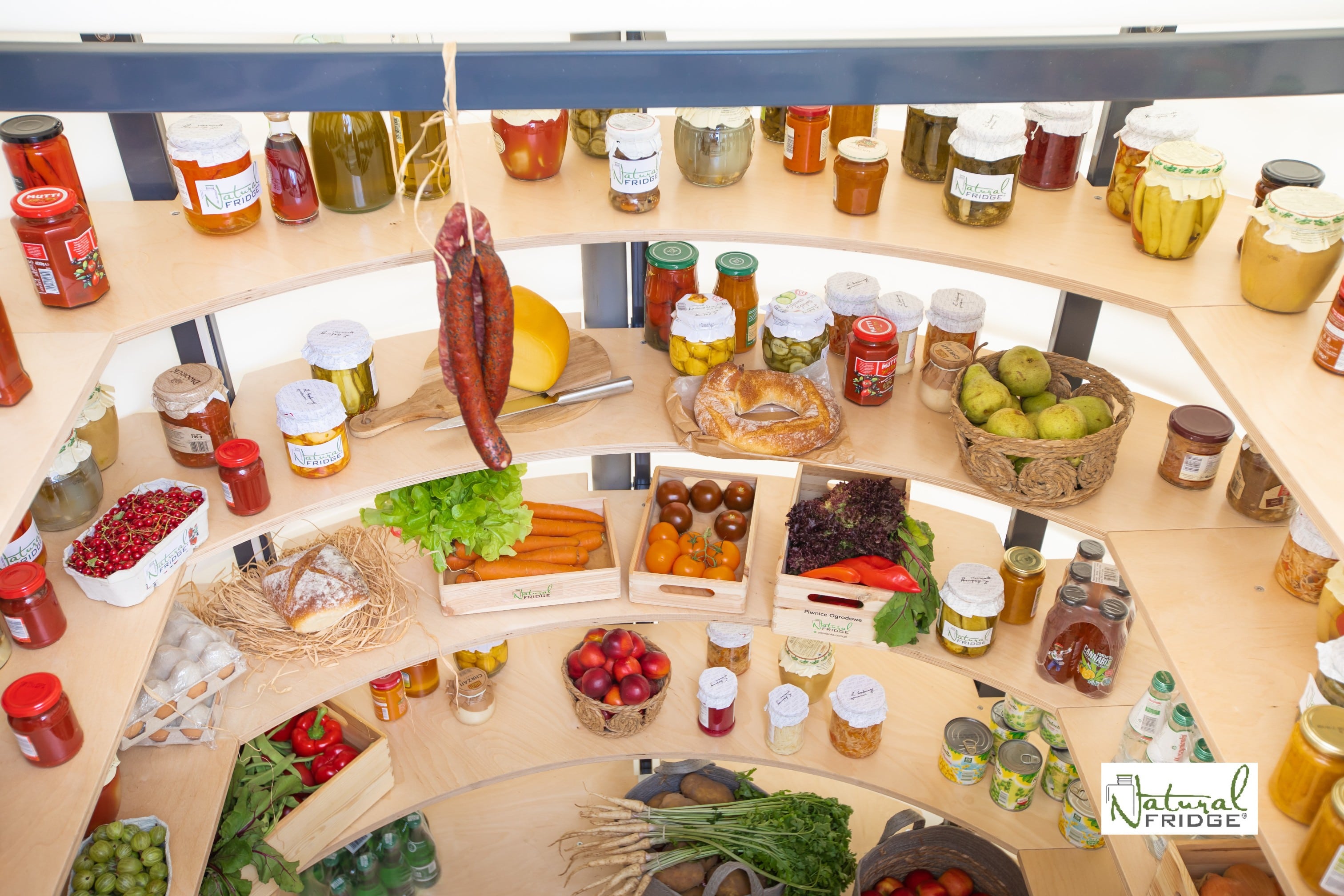 Cellar 200x175 4 rows of wide shelves. Our dugout has a lot of storage space. He shelves are mounted on a steel frame and can hold large amounts of preserves.  Internal design 🍏 Cellar 200x175 Natural Fridge Gross price  7,739  EUR  Offer