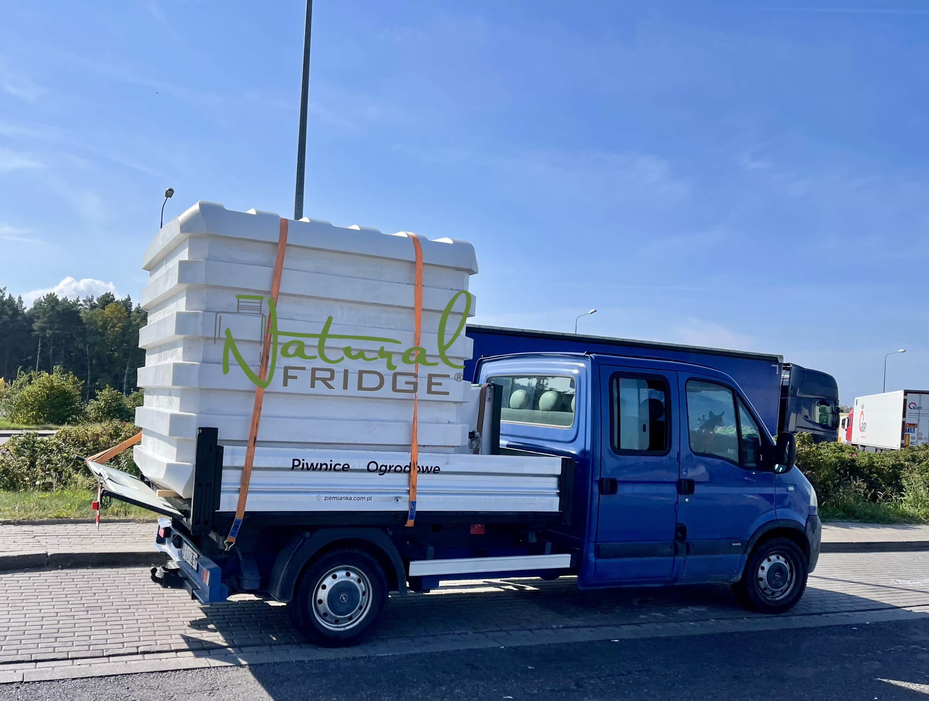 Erdkeller Modell 200x200 uns um alle Belange rund um die Organisation der Anlieferung und Entladung beim Empfänger – Sie brauchen sich darum nich.   Informieren  Erdkeller Modell 200x200 Natural Fridge  7.450  EUR inkl. MwSt. , zzgl.  Versandkosten
