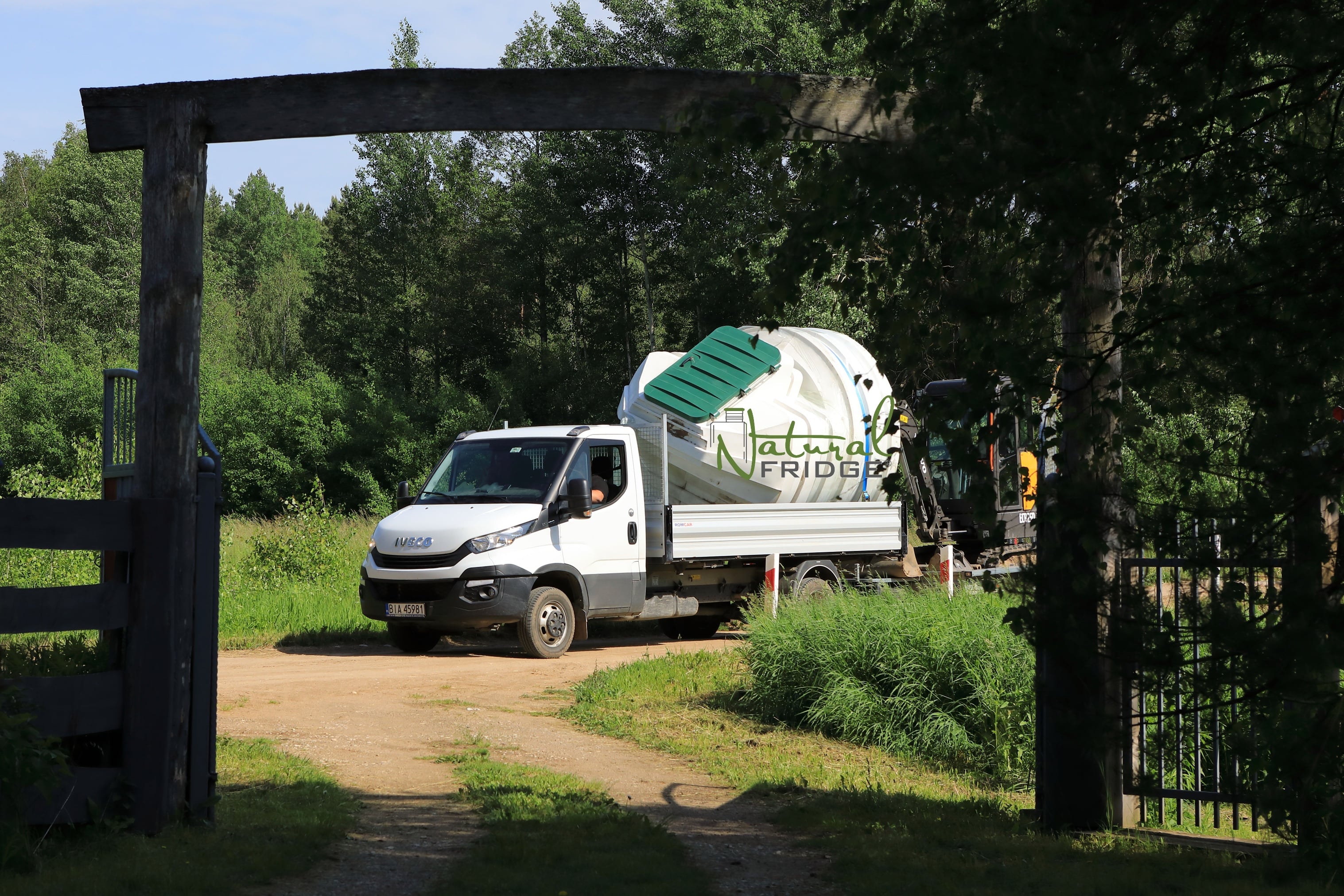 Weinkeller 250 Montage   Transport Weinkeller 250 Natural Fridge  9.290  EUR inkl. MwSt. , zzgl.  Versandkosten