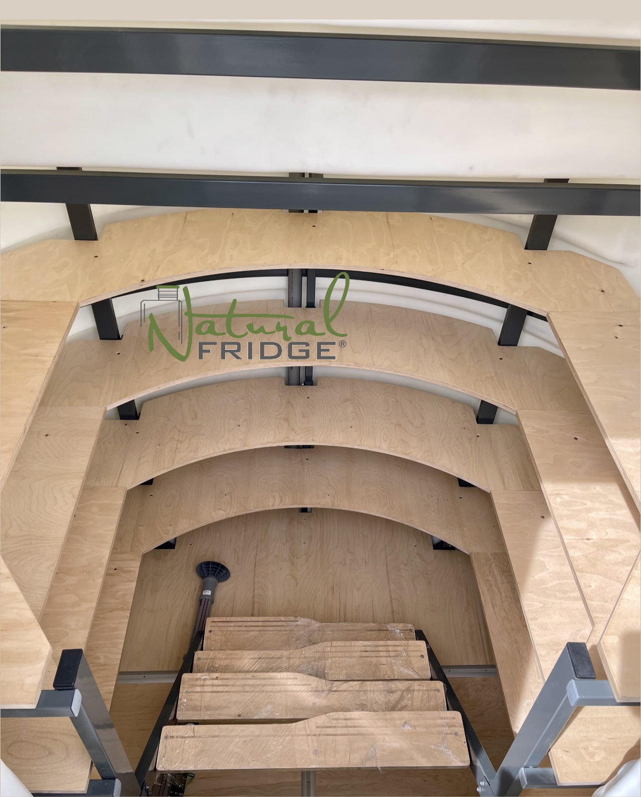 Cellar 200x175 4 rows of wide shelves. Our dugout has a lot of storage space. He shelves are mounted on a steel frame and can hold large amounts of preserves.  Internal design 🍏 Cellar 200x175 Natural Fridge Gross price  7,739  EUR  Offer