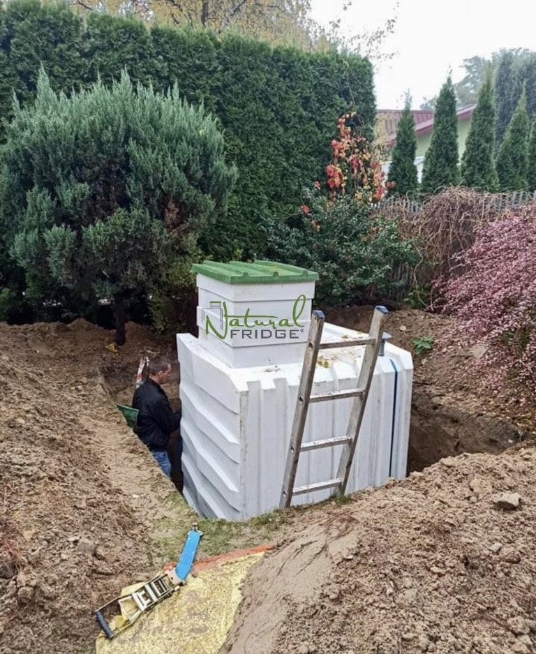 Plastikowa piwnica ogrodowa Natural FRIDGE 1,5 x 1,5m - Montaż piwniczki ogrodowej (ogrodowa spizarnia, ziemianka podziemna) Warszawa, Polska, 2021 Piwnica 150x150   Piwniczka przydomowa 120x120 🍏 Regulamin Natural Fridge -  Oferta