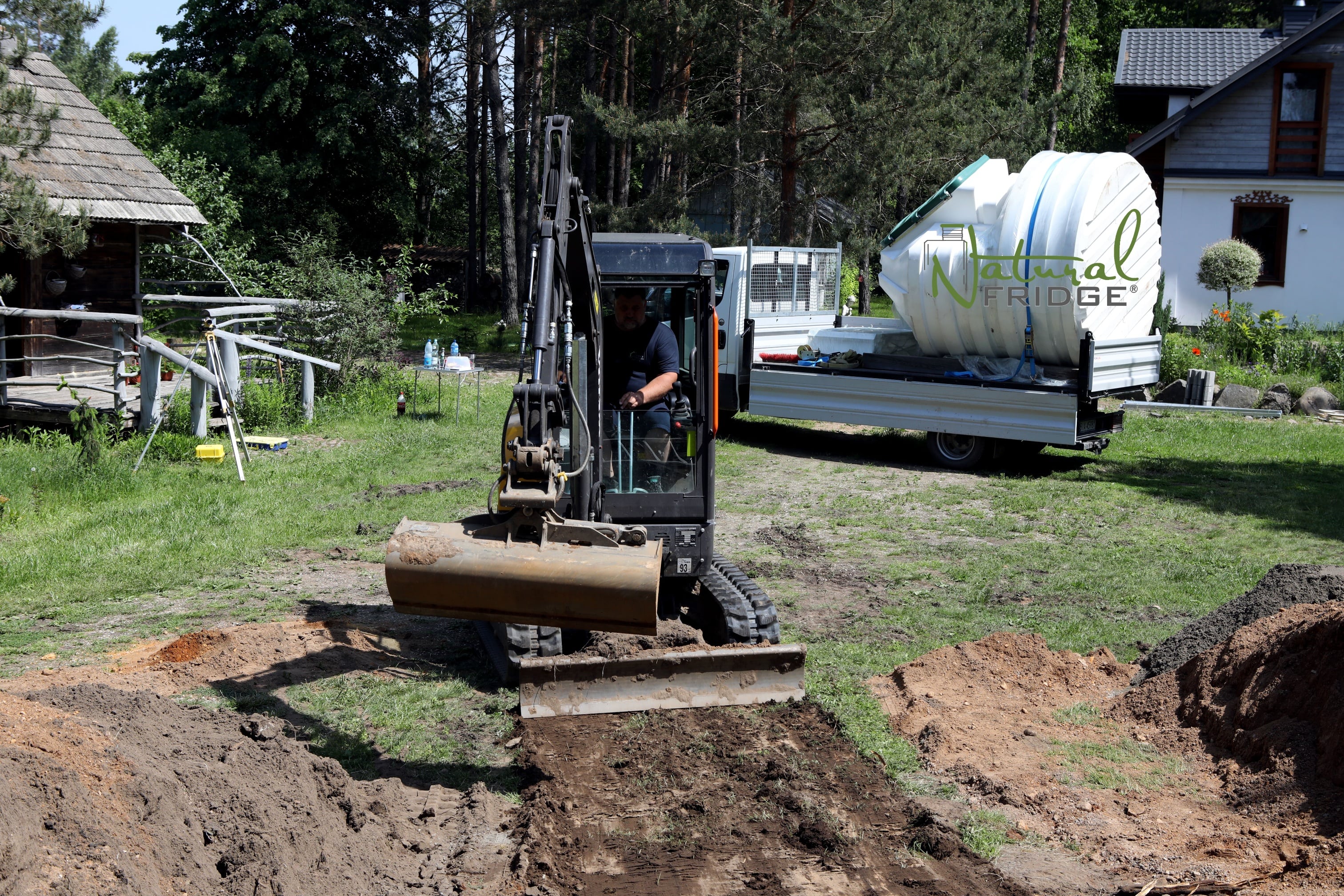 Weinkeller 250 Montage   Transport Weinkeller 250 Natural Fridge  9.290  EUR inkl. MwSt. , zzgl.  Versandkosten
