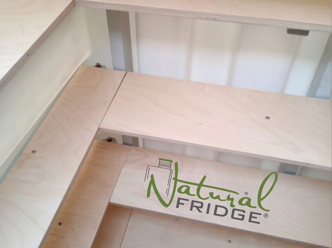 Erdkeller Modell 200x200 4 Reihen breite Regale. Unser Einbaum bietet viel Stauraum. Die Regale sind auf einem Stahlrahmen montiert und können große Mengen an Konserven  Erdkeller Modell 200x200 Natural Fridge  7.450  EUR inkl. MwSt. , zzgl.  Versandkosten
