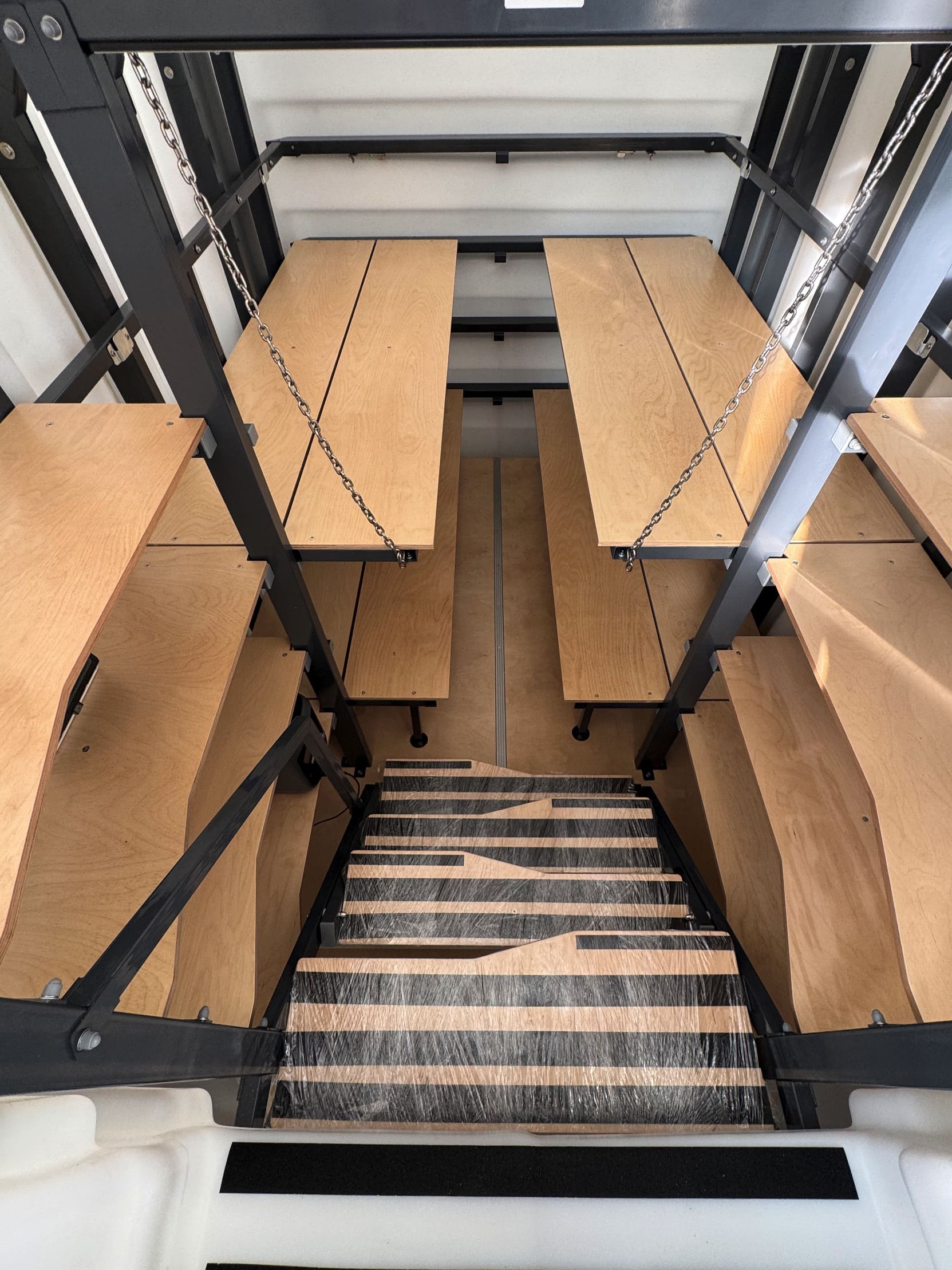 view Vollständig transformierbare Konstruktion: vom Erdkeller zum Schutzraum – 4 oder 8 Sitzplätze – Innenvolumen 12,1 m³  – Robuste Stahltür, 6 mm stark – Natürliche Belüftung  Schutzraum 330 Natural Fridge  16.510  EUR inkl. MwSt. , zzgl.  Versandkosten