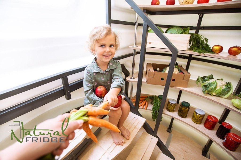 Erdkeller aus Plastik Natural FRIDGE ® Erdkeller und Schutzräume   Über 800 Erdkeller in Österreich, Schweiz, Deutschland und Polen   Wir sind ein Hersteller Wir sind ein Hersteller Erdkeller und Schutzräume Natural Fridge -